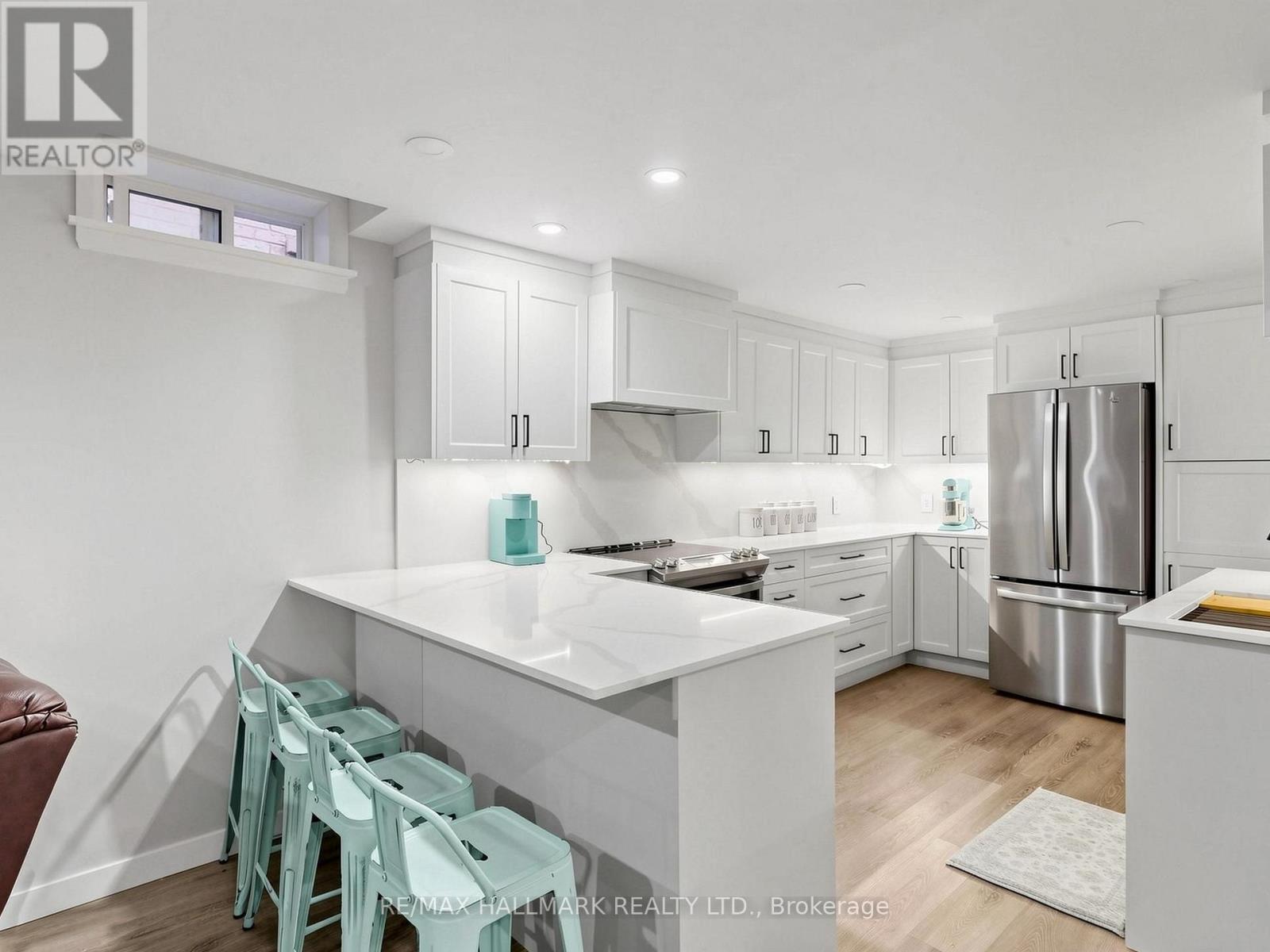 58 MARCHWOOD CRESCENT - 37