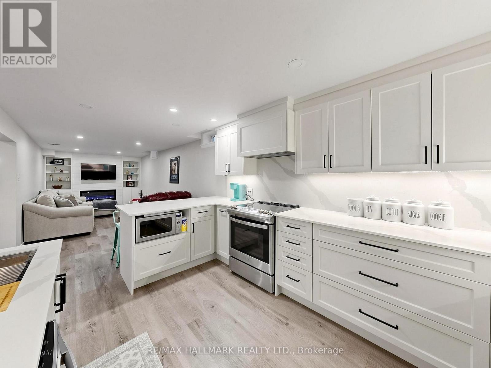 58 MARCHWOOD CRESCENT - 39