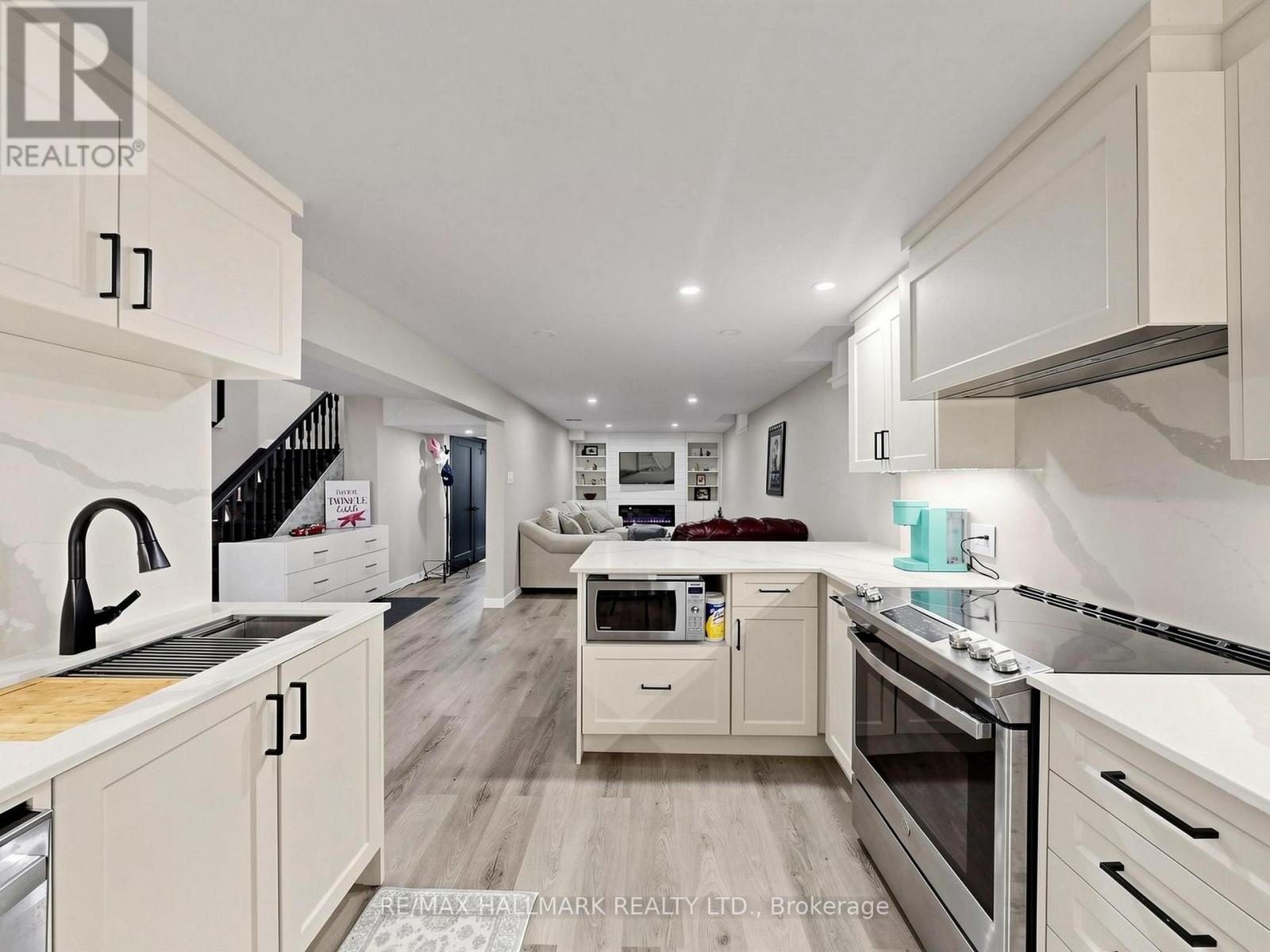 58 MARCHWOOD CRESCENT - 40