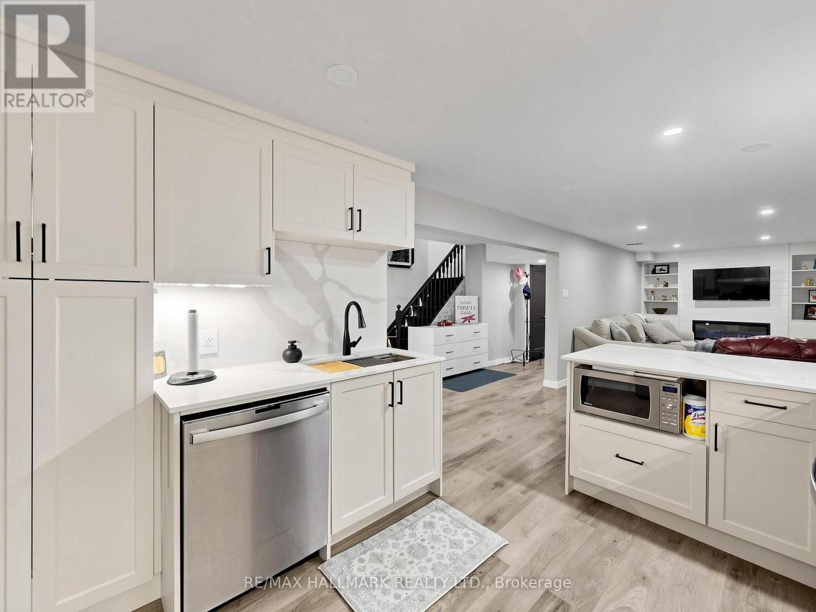58 MARCHWOOD CRESCENT - 41