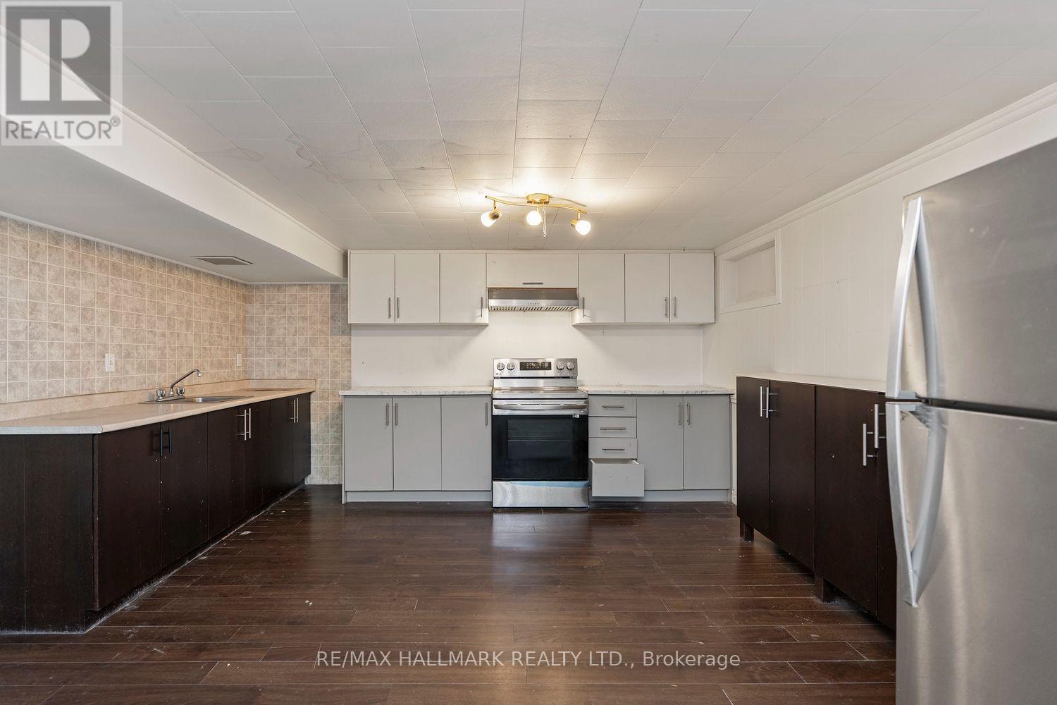 26 FLOWERTOWN AVENUE - Image 16