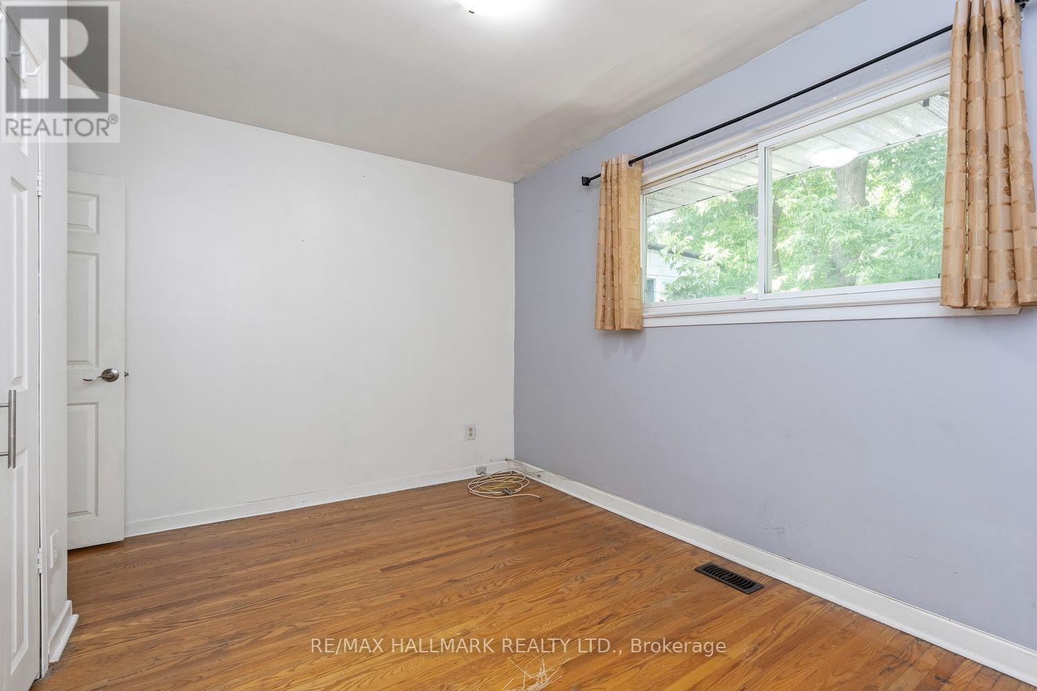 26 FLOWERTOWN AVENUE - Image 22