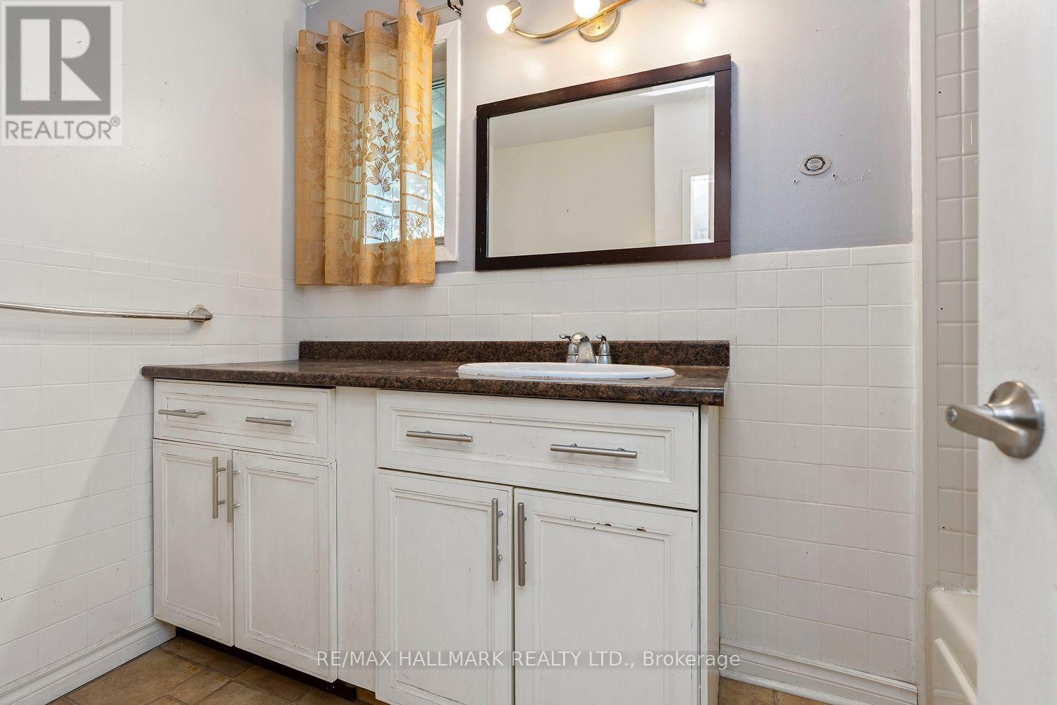 26 FLOWERTOWN AVENUE - Image 23
