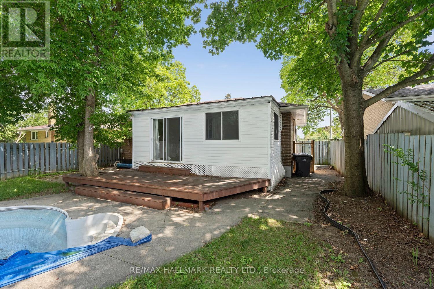 26 FLOWERTOWN AVENUE - 29