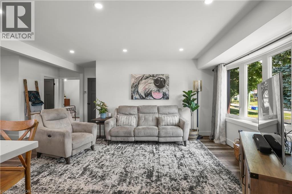 203 MERLIN Crescent - 12
