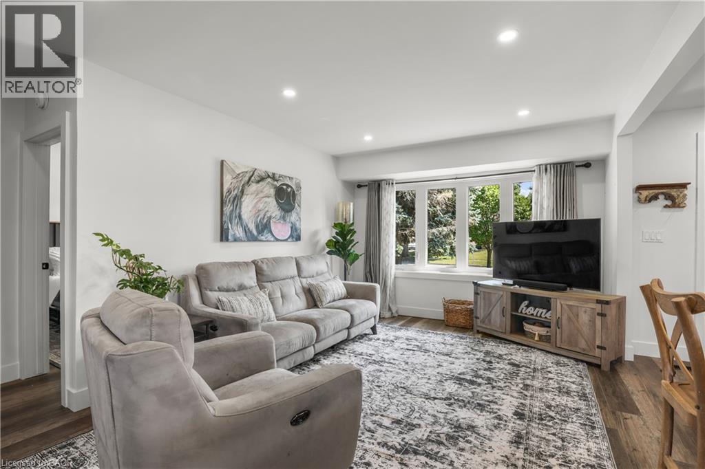 203 MERLIN Crescent - 13