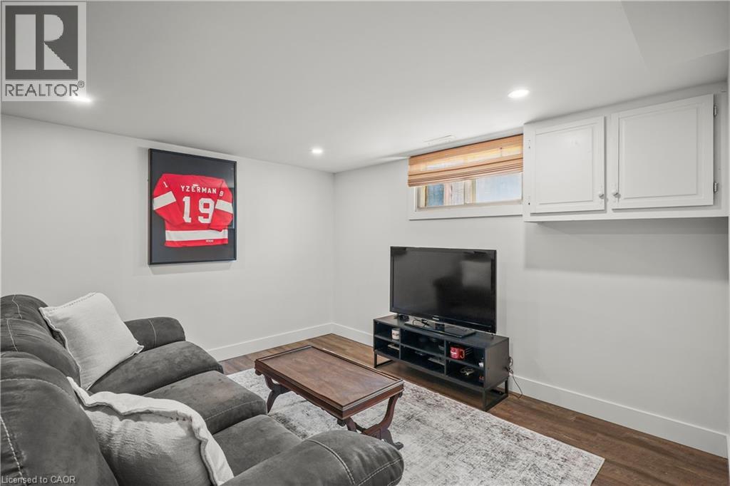 203 MERLIN Crescent - 28