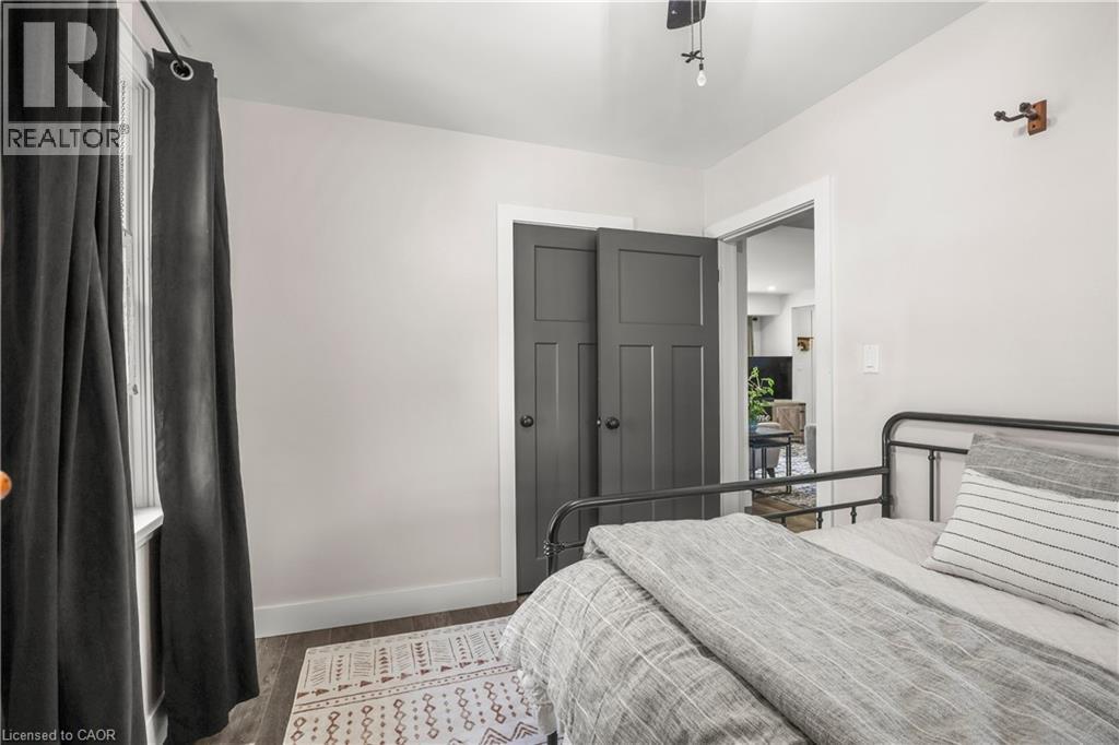 203 MERLIN Crescent - 25