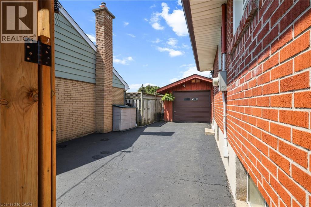 203 MERLIN Crescent - 37