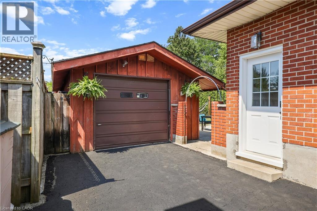 203 MERLIN Crescent - 38