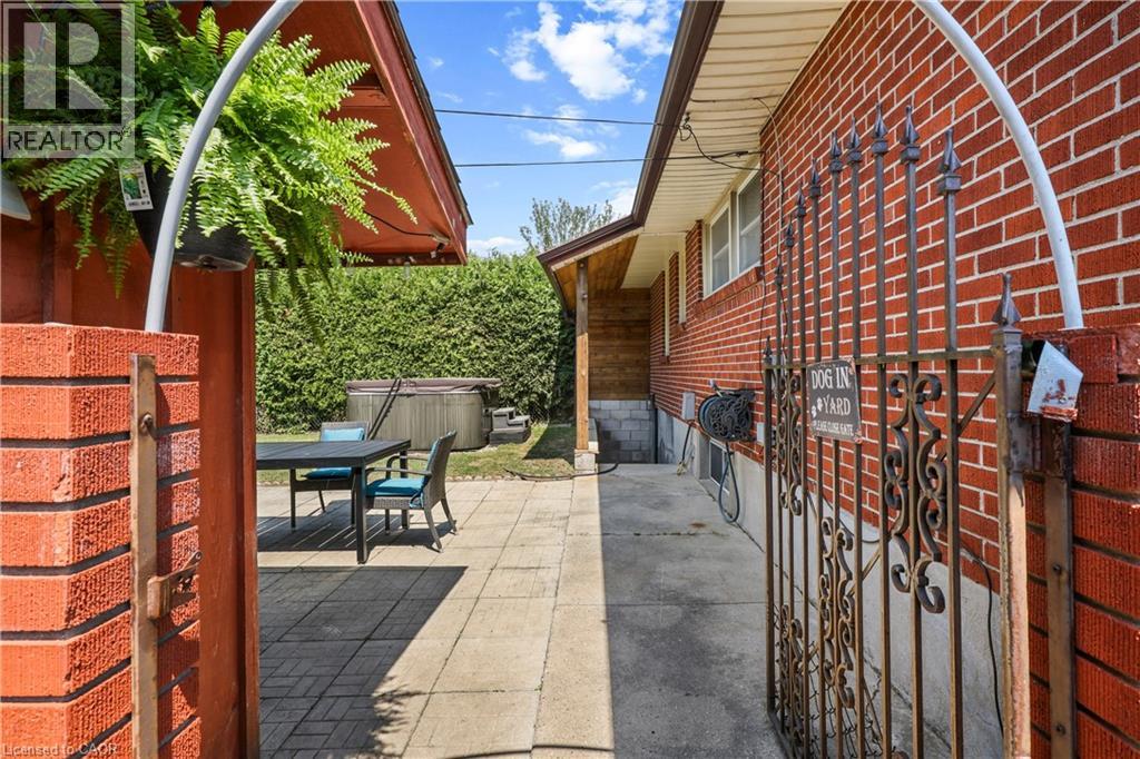 203 MERLIN Crescent - 40