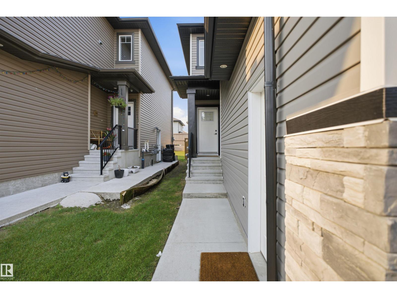 #46 1703 16 AV NW, Laurel, Edmonton photo 3