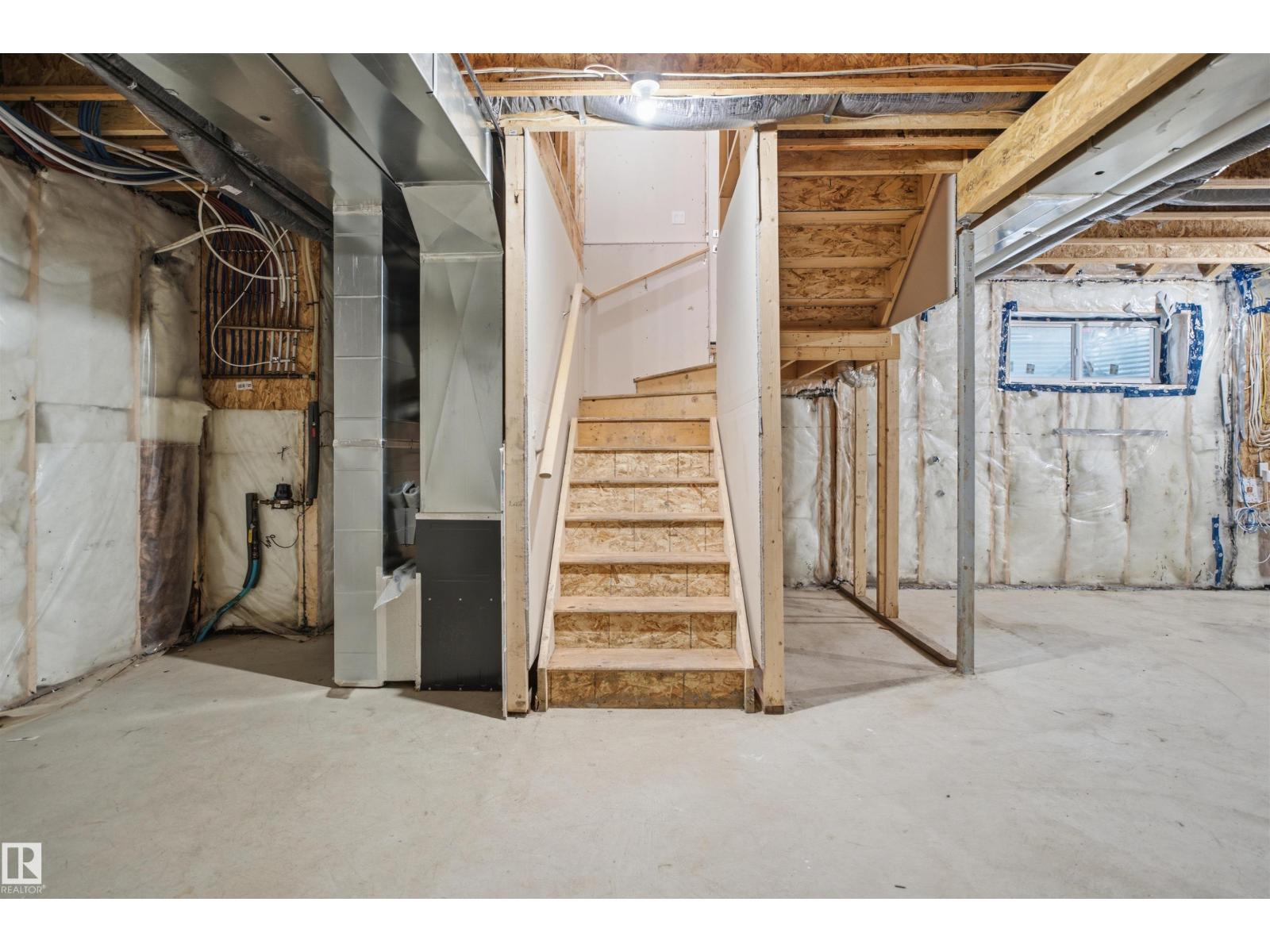 #46 1703 16 AV NW - 30