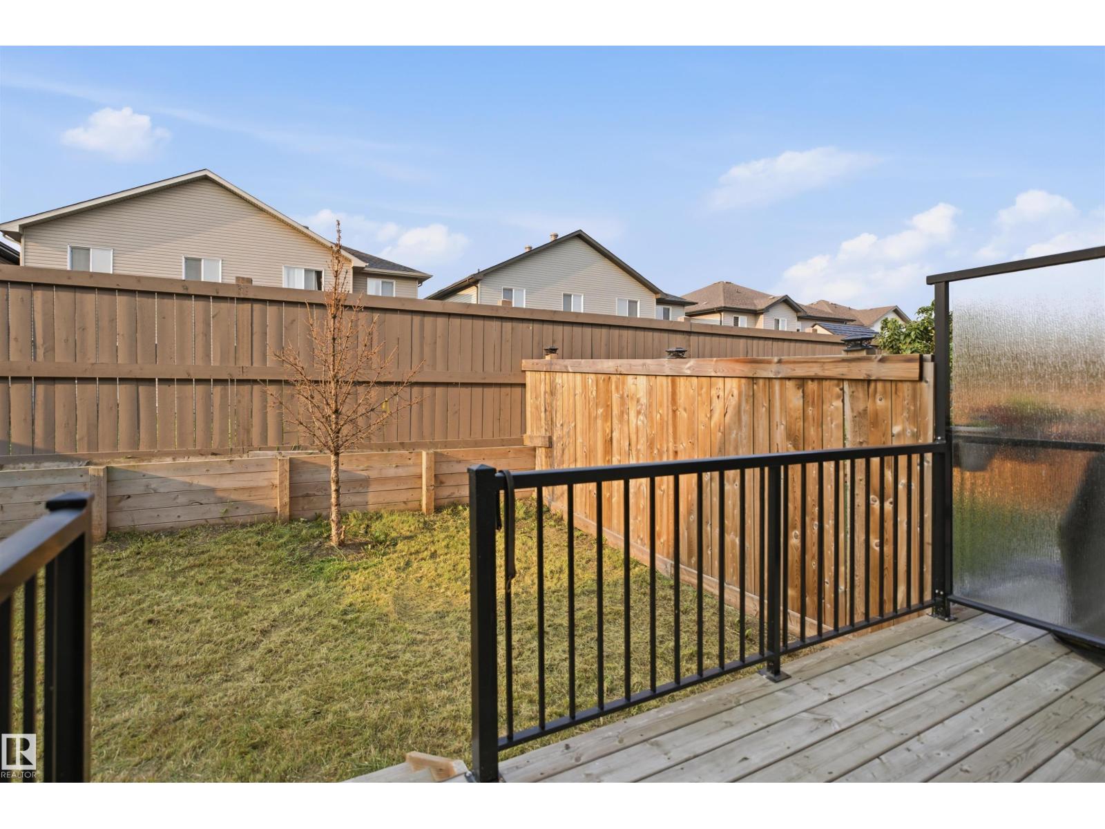 #46 1703 16 AV NW - 35