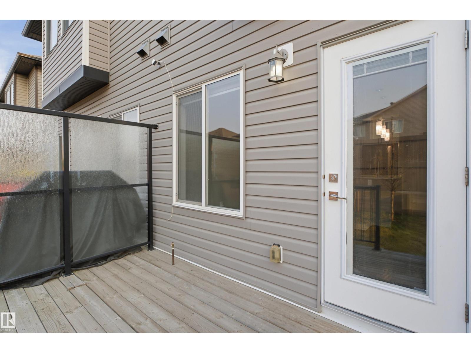 #46 1703 16 AV NW - 36