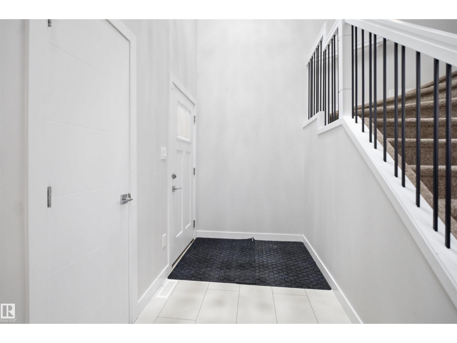 #46 1703 16 AV NW, Laurel, Edmonton photo 4