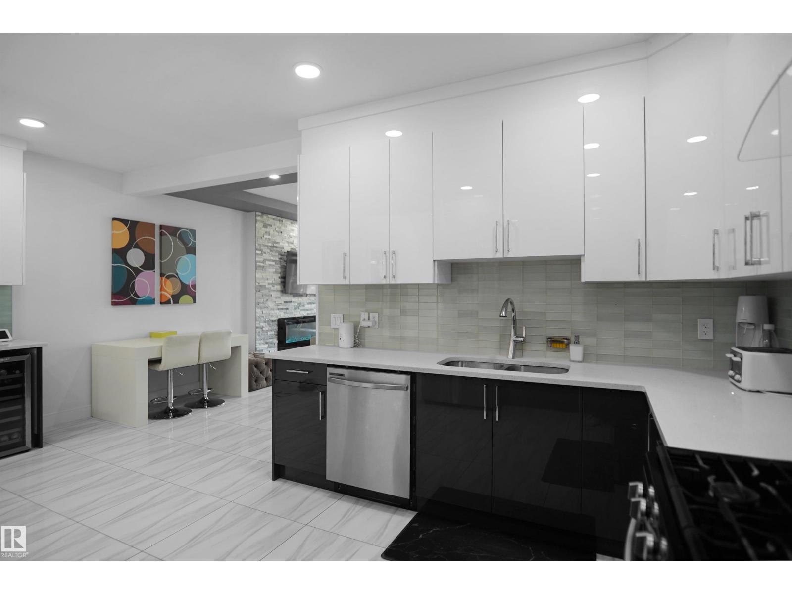 6532 175 AV NW - 16