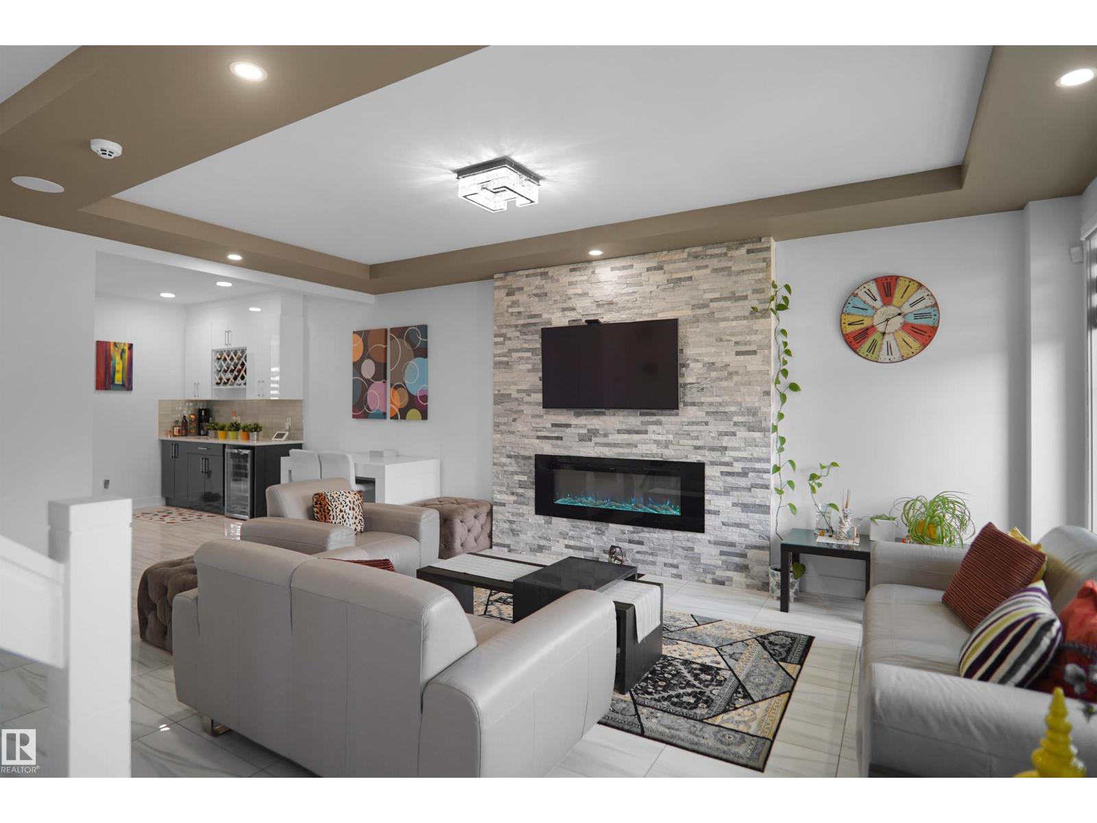 6532 175 AV NW - 6