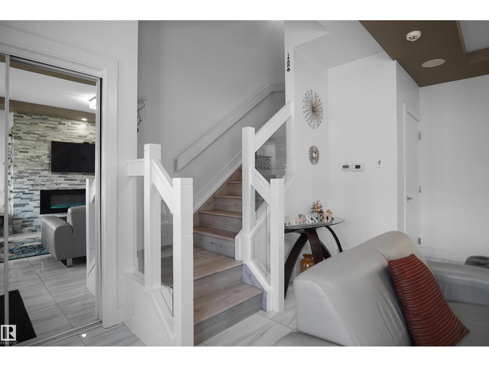 6532 175 AV NW - 3