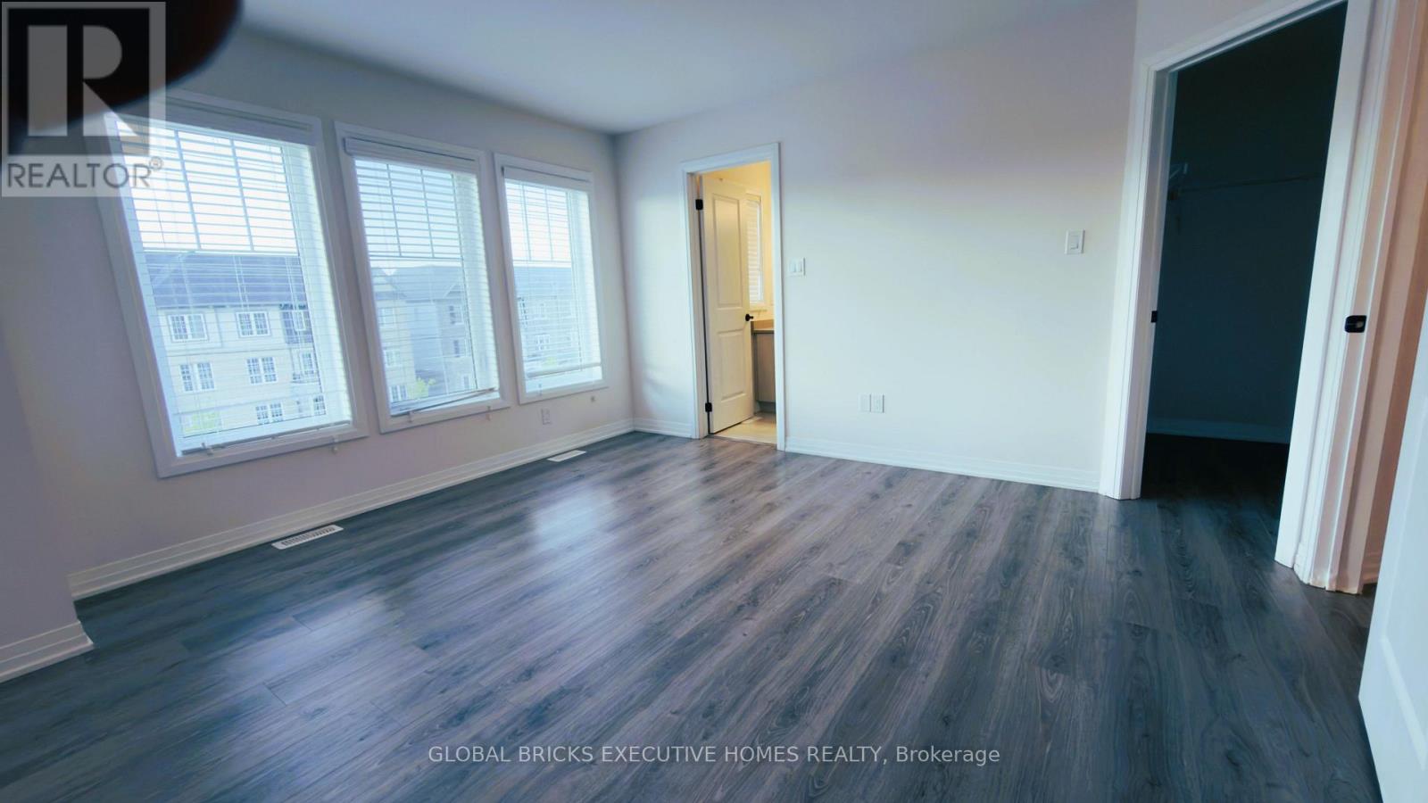 42 AMBEREEN PLACE E - 27