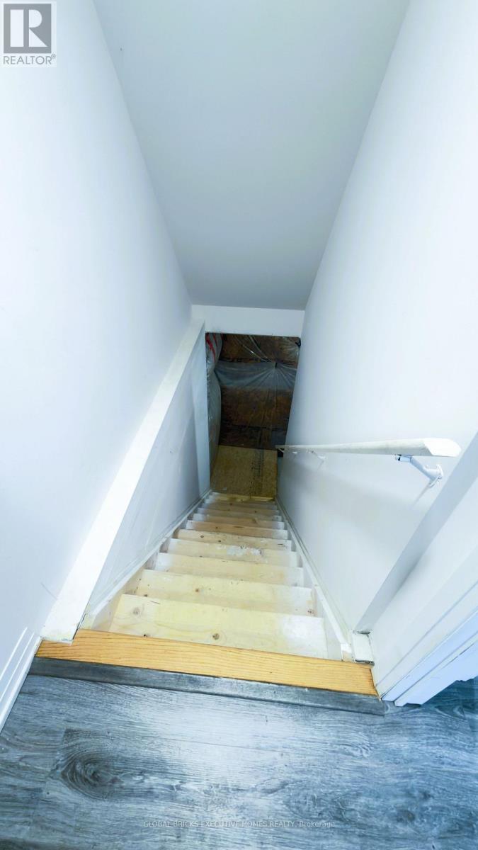42 AMBEREEN PLACE E - 30