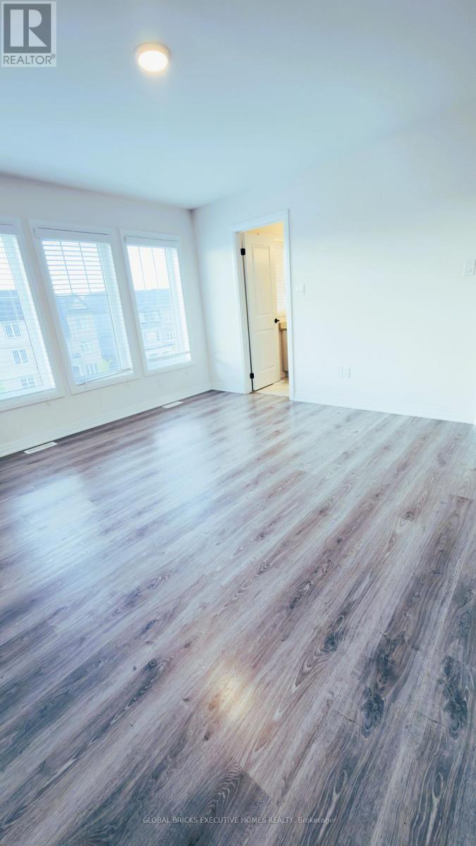 42 AMBEREEN PLACE E - 25