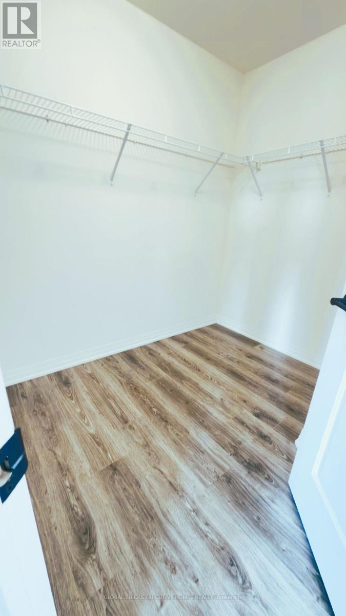 42 AMBEREEN PLACE E - 24