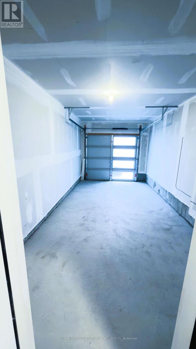 42 AMBEREEN PLACE E - 31