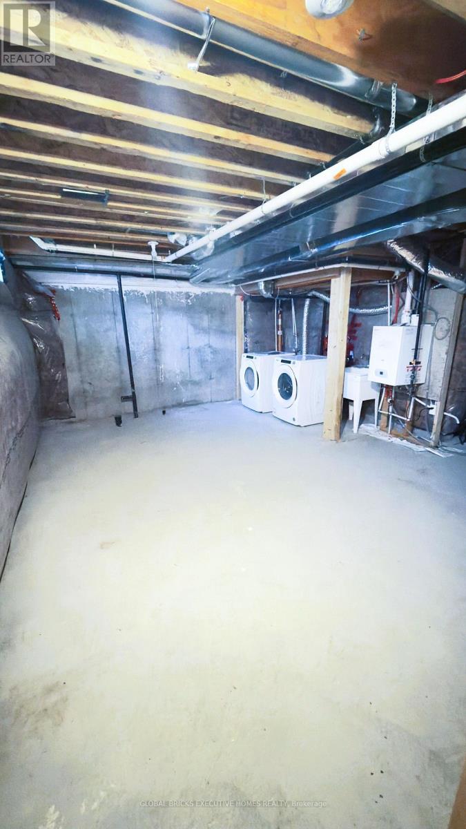 42 AMBEREEN PLACE E - 32