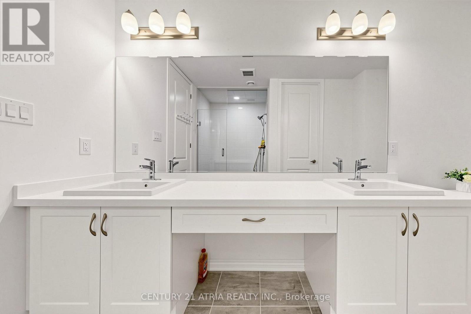 2950 MURPHY PLACE - 21