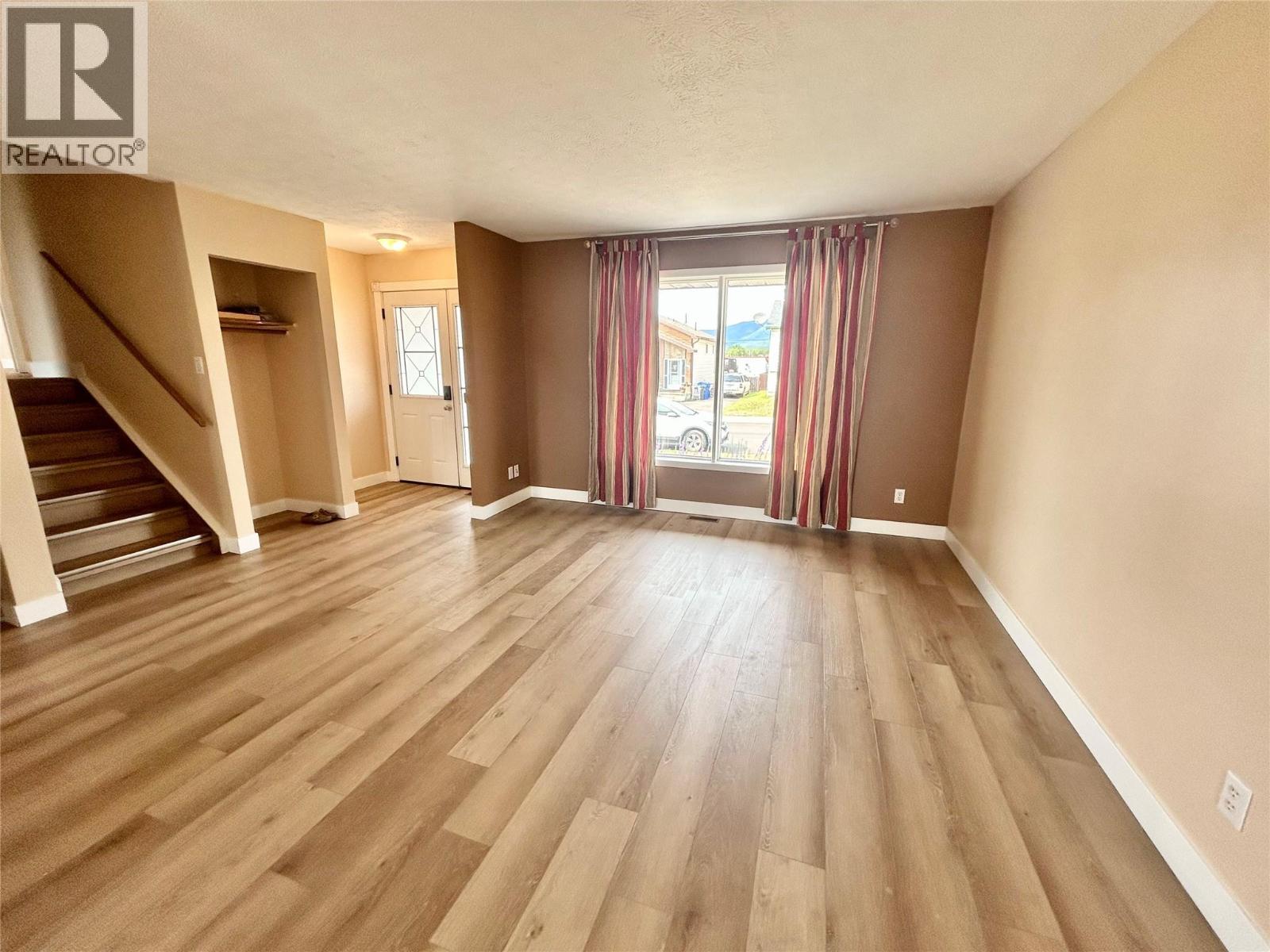 156 VALLEYVIEW Crescent - Image 6