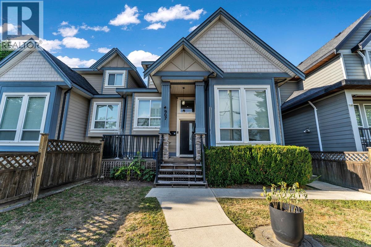 907 HARRIS AVENUE, Coquitlam — photo 2