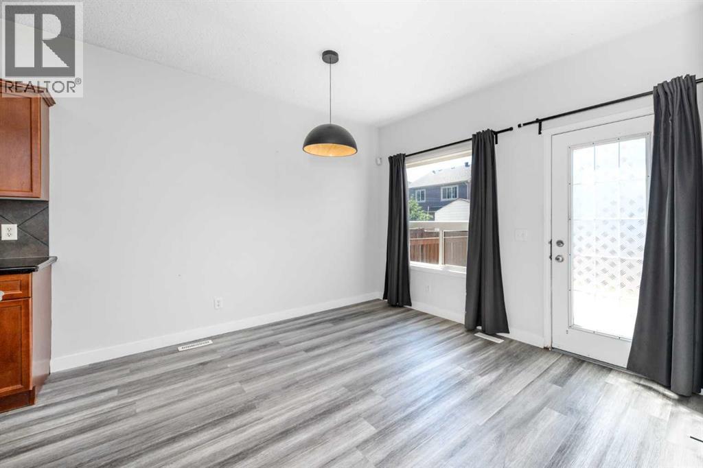 228 SADDLECREST Way NE - 10