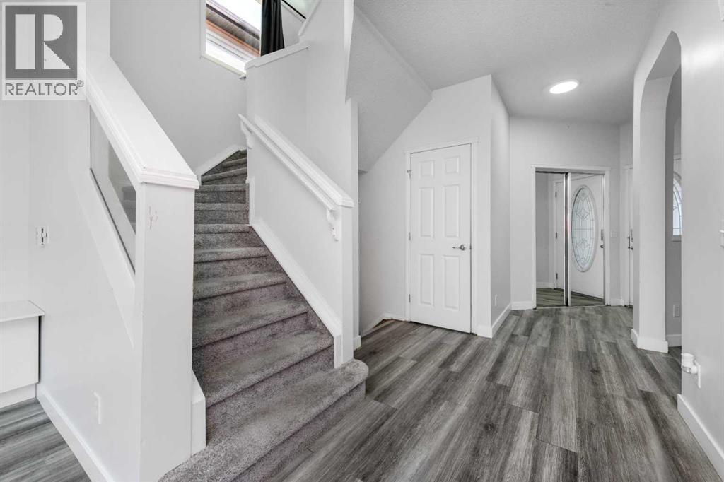 228 SADDLECREST Way NE - 17