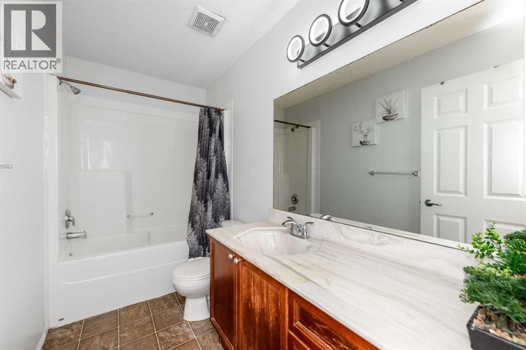 228 SADDLECREST Way NE - 27
