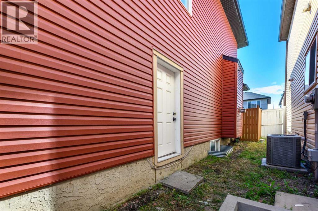 228 SADDLECREST Way NE - 37