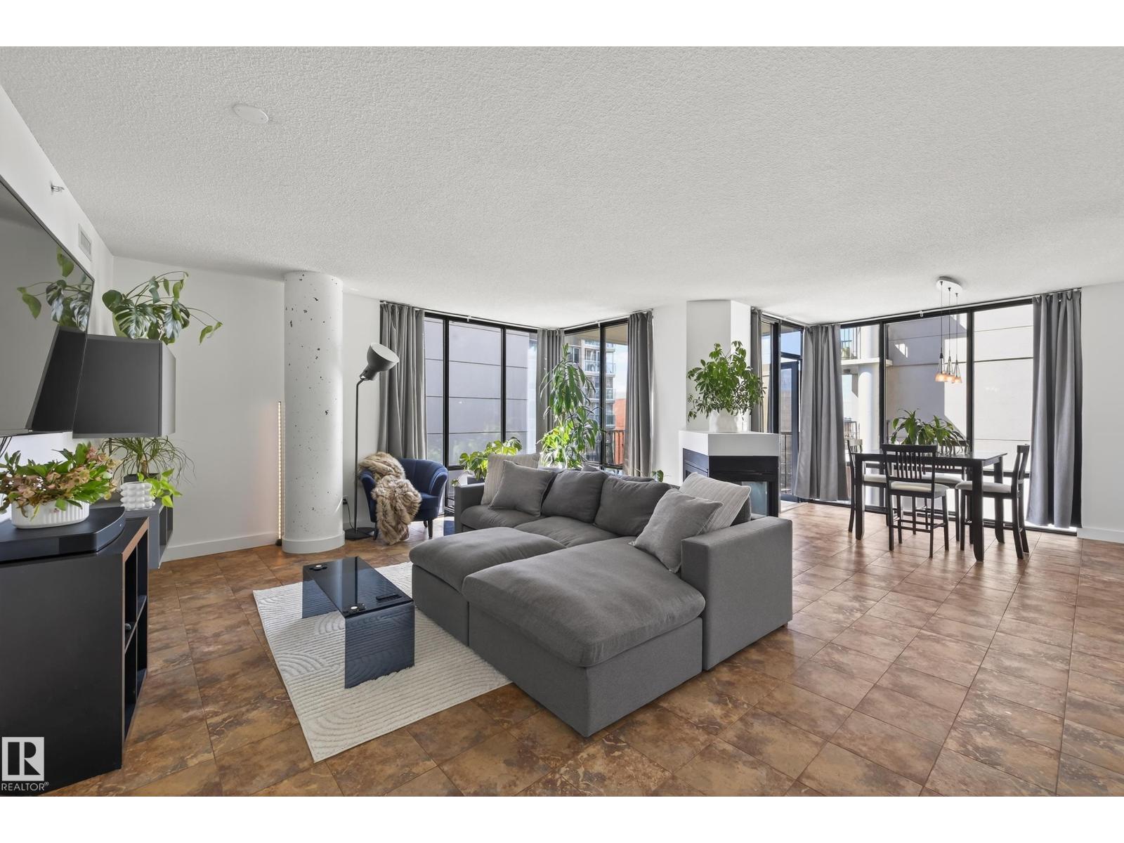 #701 10028 119 ST NW, Wîhkwêntôwin, Edmonton photo 1