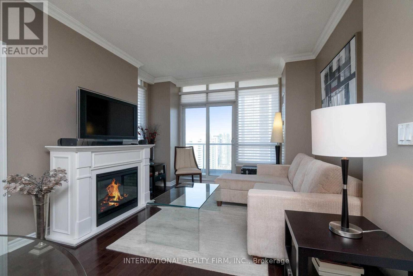 #2004 388 PRINCE OF WALES DRIVE - 8