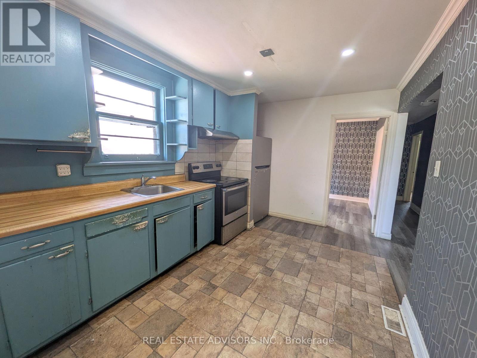 45 PITT AVENUE - 4