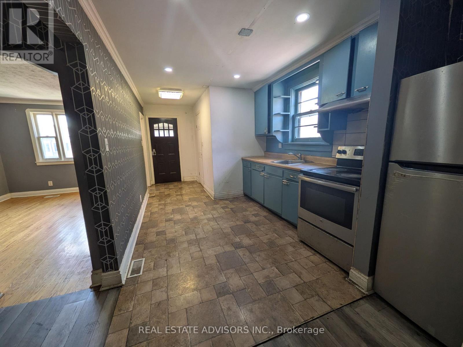 45 PITT AVENUE - 5