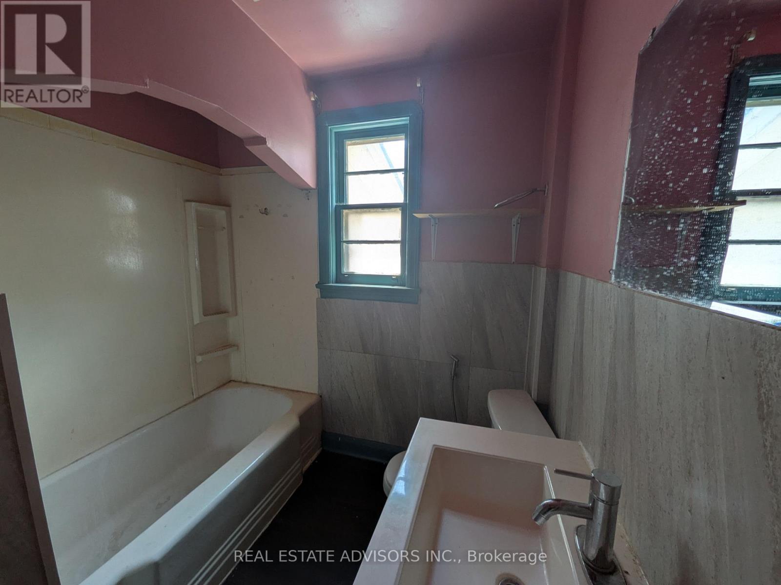 45 PITT AVENUE - 7