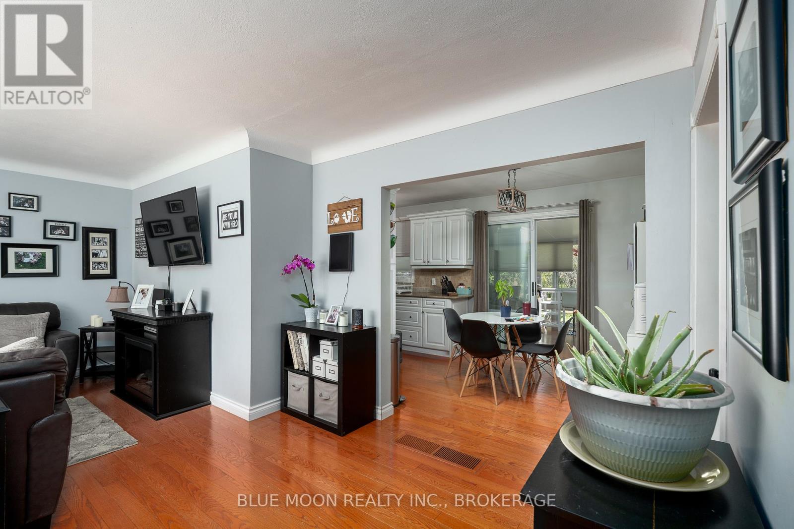 2545 LEEMAN ROAD - 10