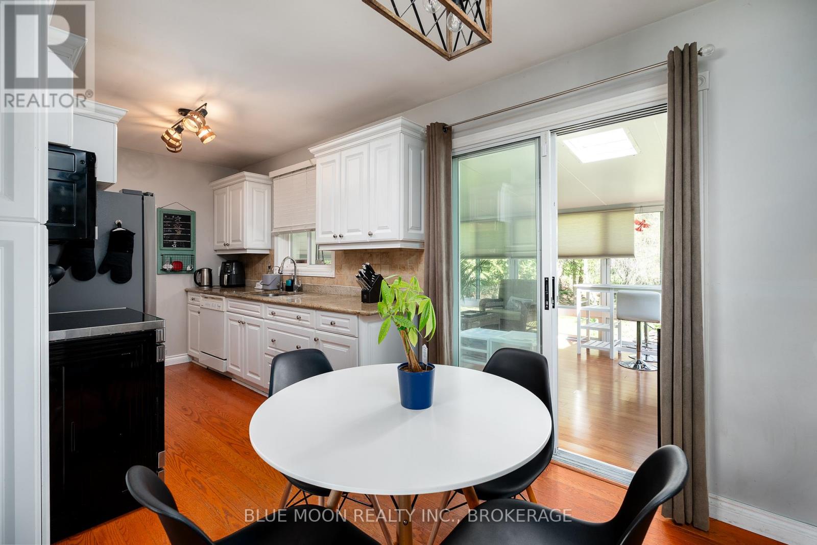2545 LEEMAN ROAD - 11