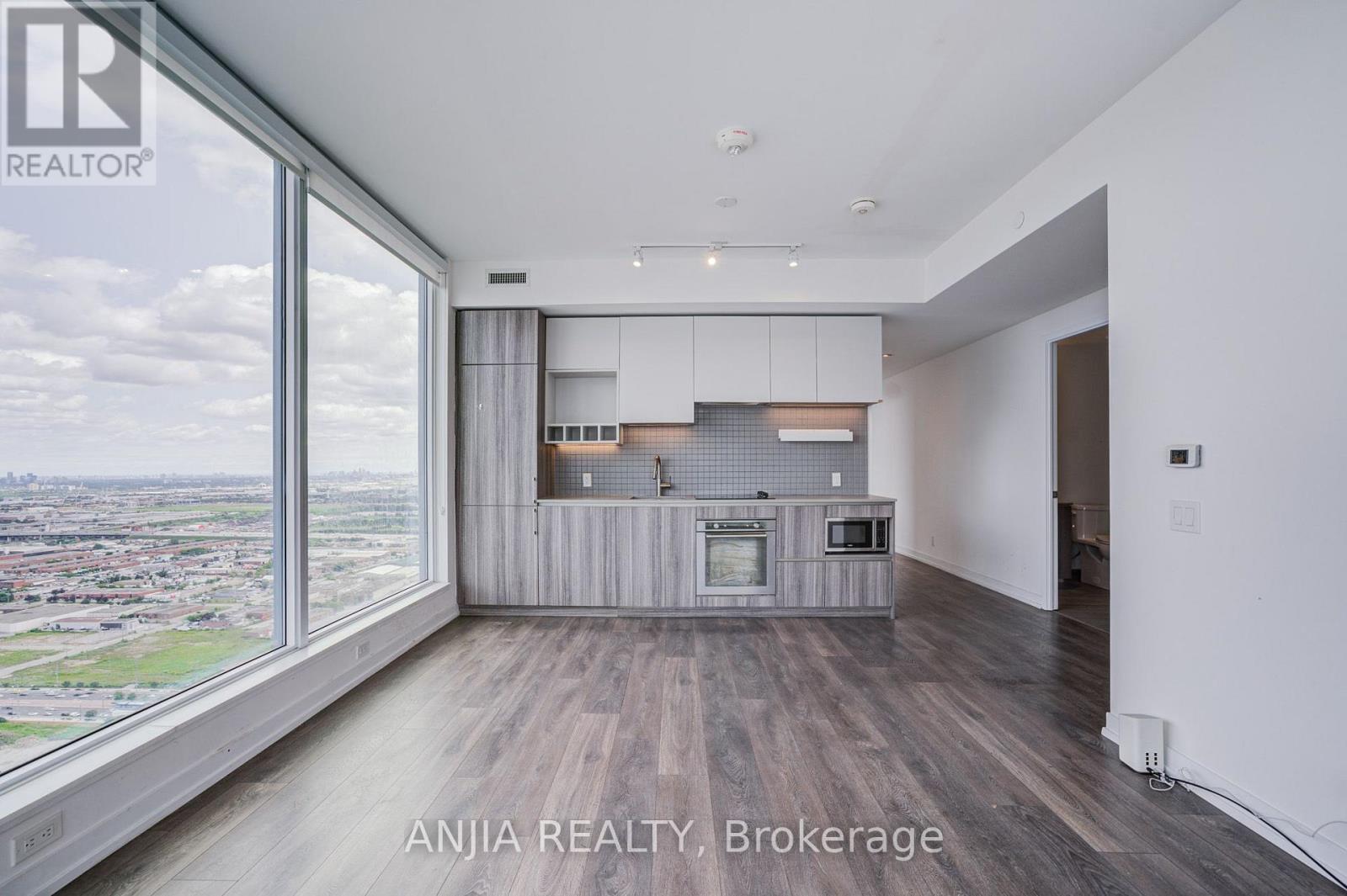 #6102 5 BUTTERMILL AVENUE - 17
