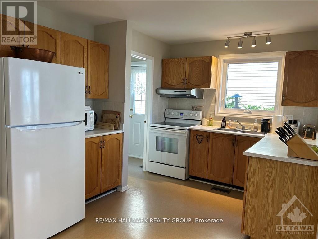 3 Bed, 3 Bath House for Rent in Ottawa – 6417 LOIRE DRIVE, Ottawa – MLS# X13606418 - Image 6