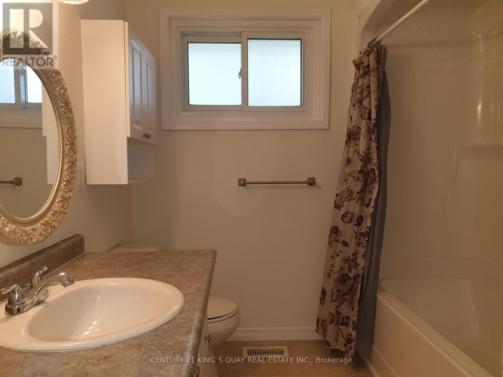 18 MANOR CRESCENT - 10