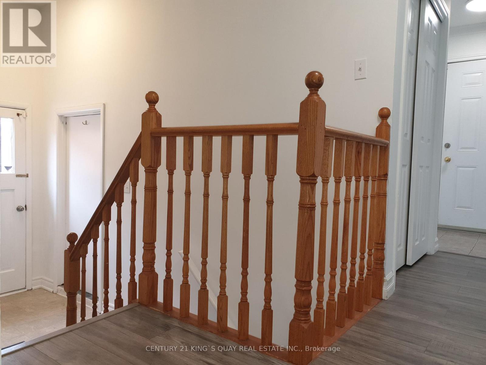 18 MANOR CRESCENT - 11