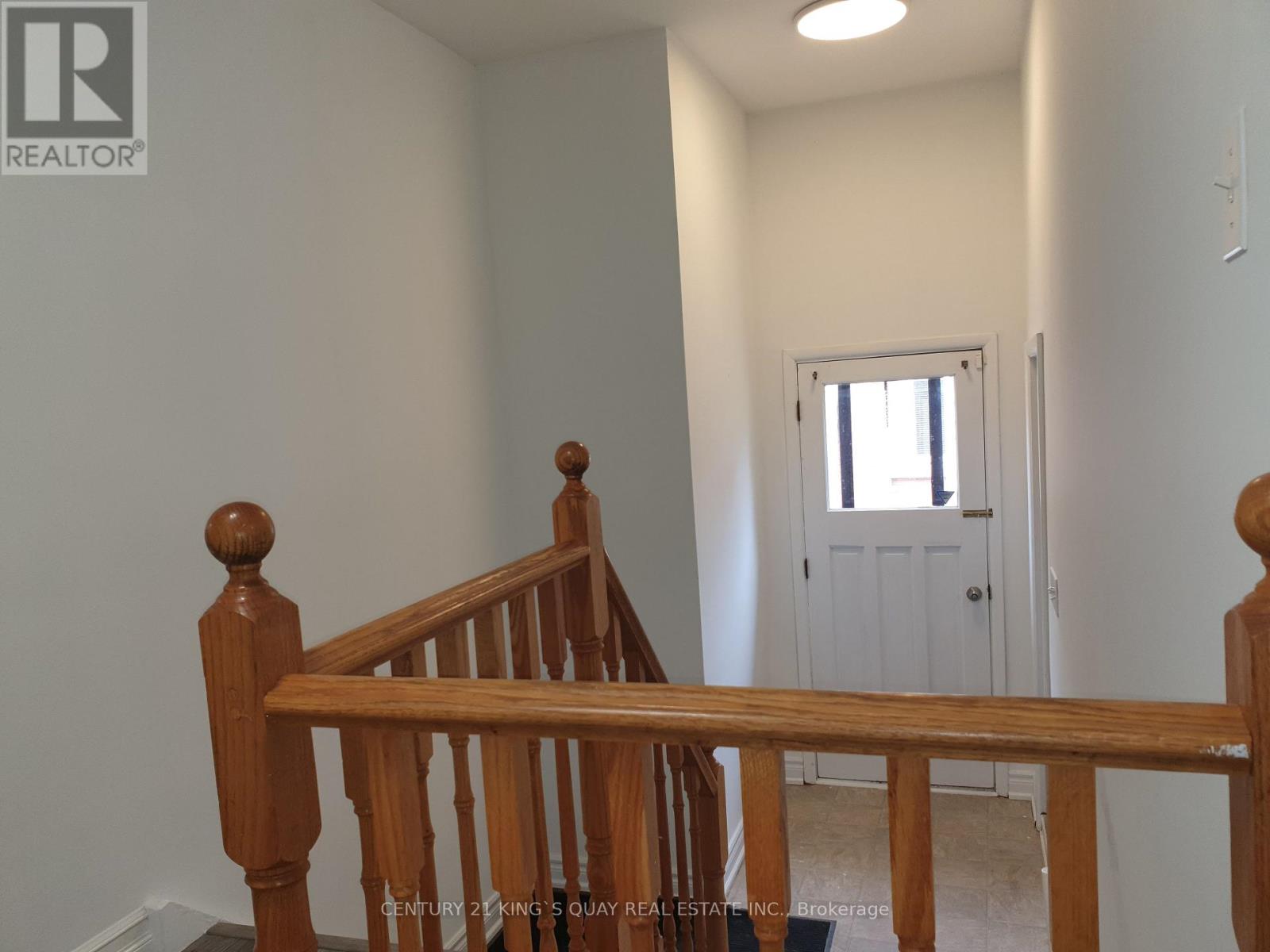 18 MANOR CRESCENT - 12