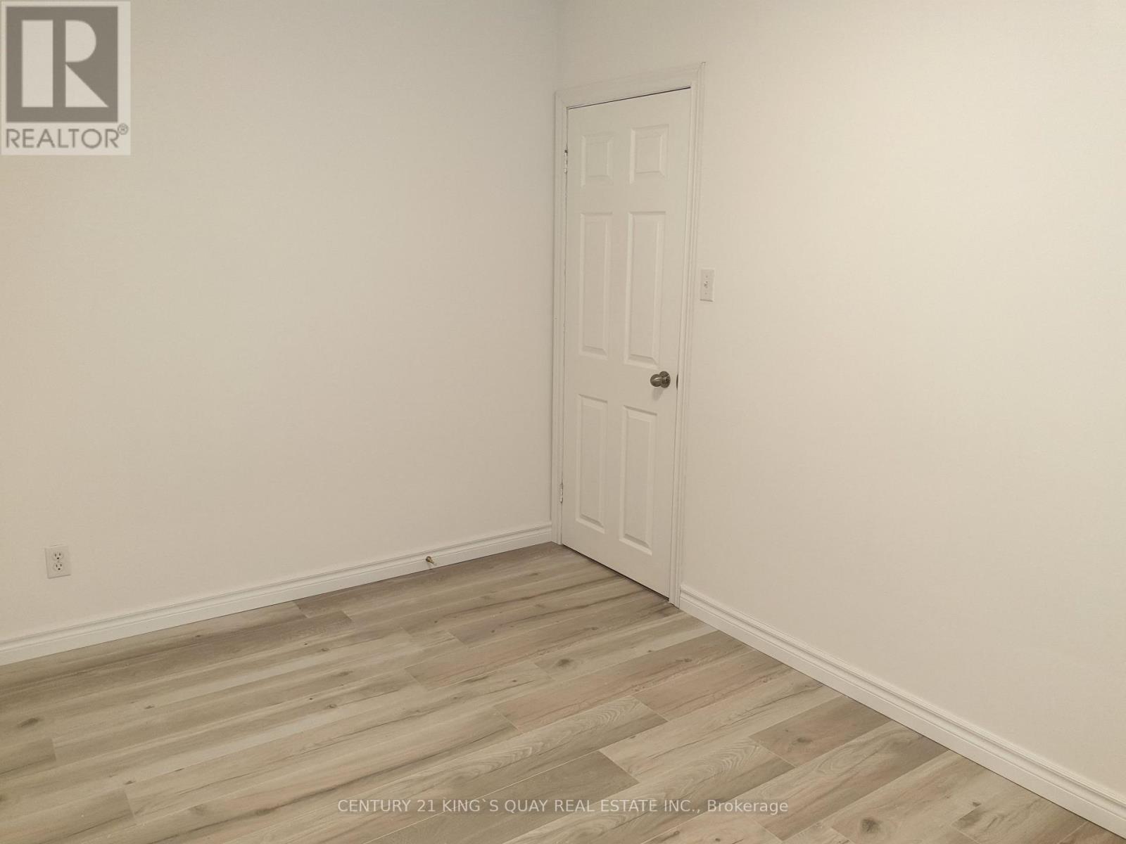18 MANOR CRESCENT - 18