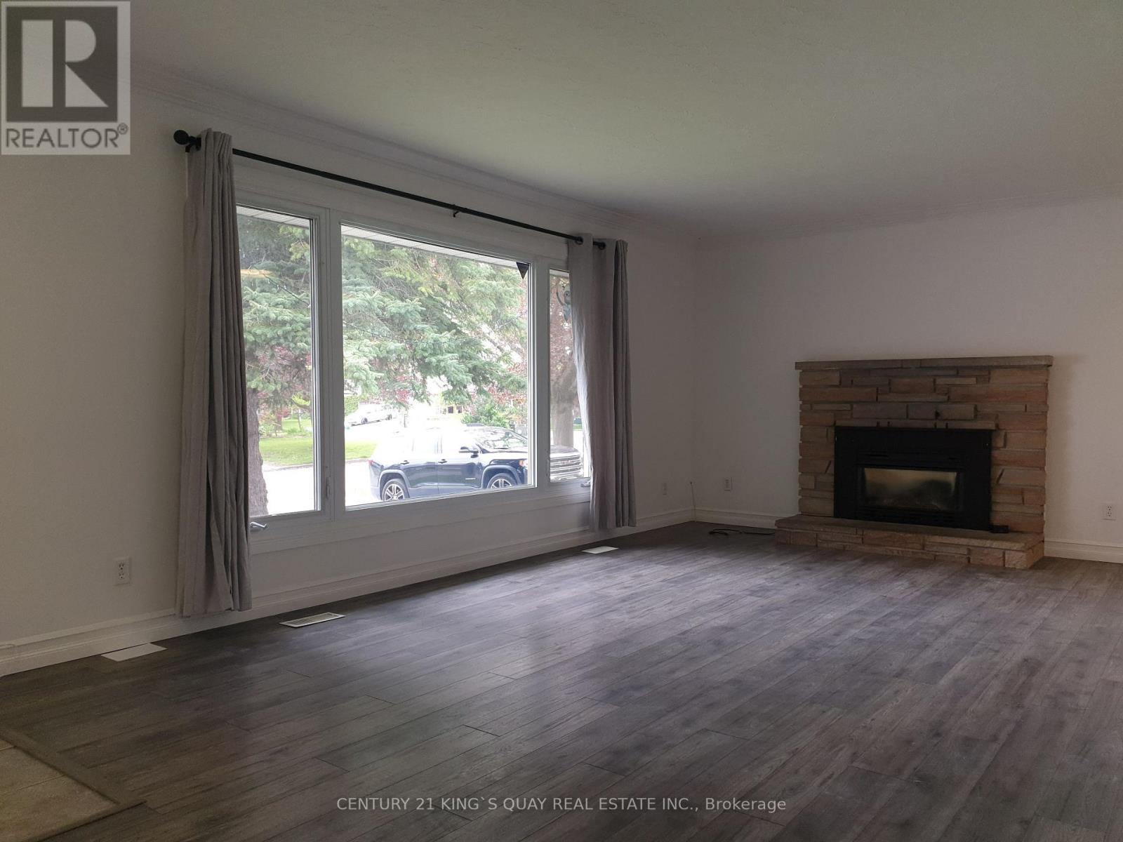 18 MANOR CRESCENT - 3